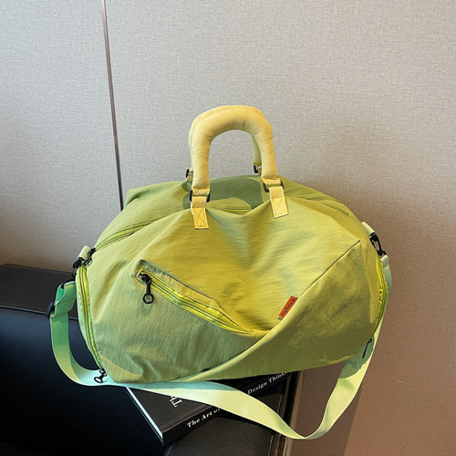 Sporty Travel Bag With Innovative Design Bowlift