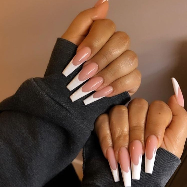 Acrylic nail set in stylish French Design Bowlift