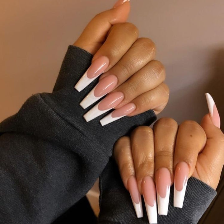 Acrylic nail set in stylish French Design Bowlift