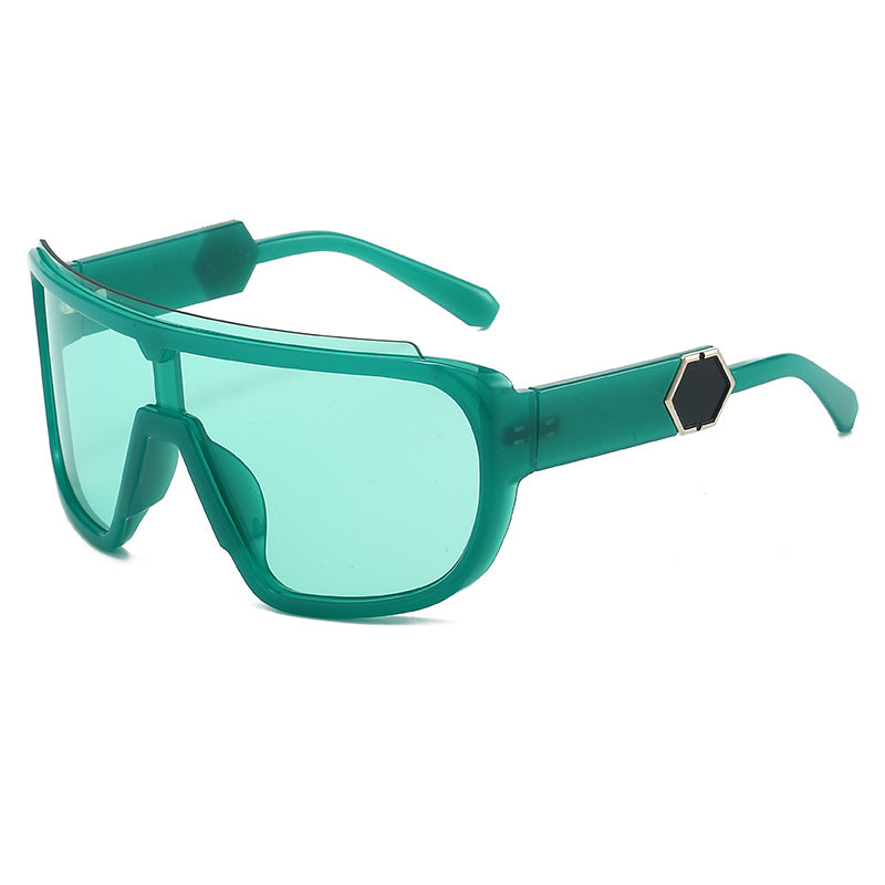 Women's fashionable sports sunglasses with innovative, aerodynamic design Bowlift