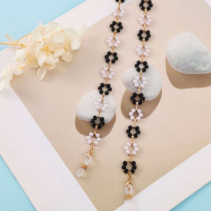 Elegant Beaded Eyewear Chain Bowlift