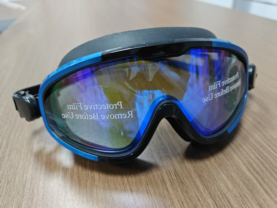 Swim protection mask with clear field of vision and comfortable fit Bowlift