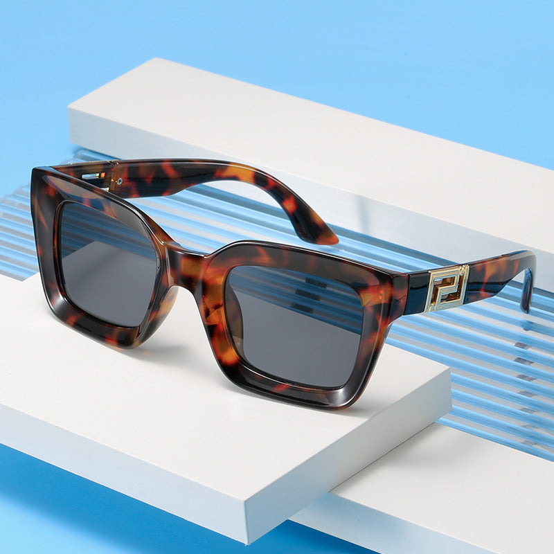 Ladies Square Sunglasses with Luxurious Design Bowlift