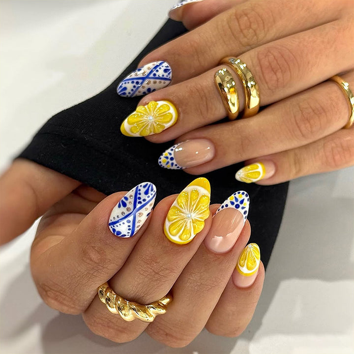 Artful nail set with floral accents Bowlift