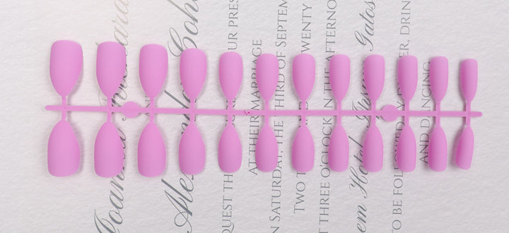 Stiletto Press-On Nail Set Bowlift