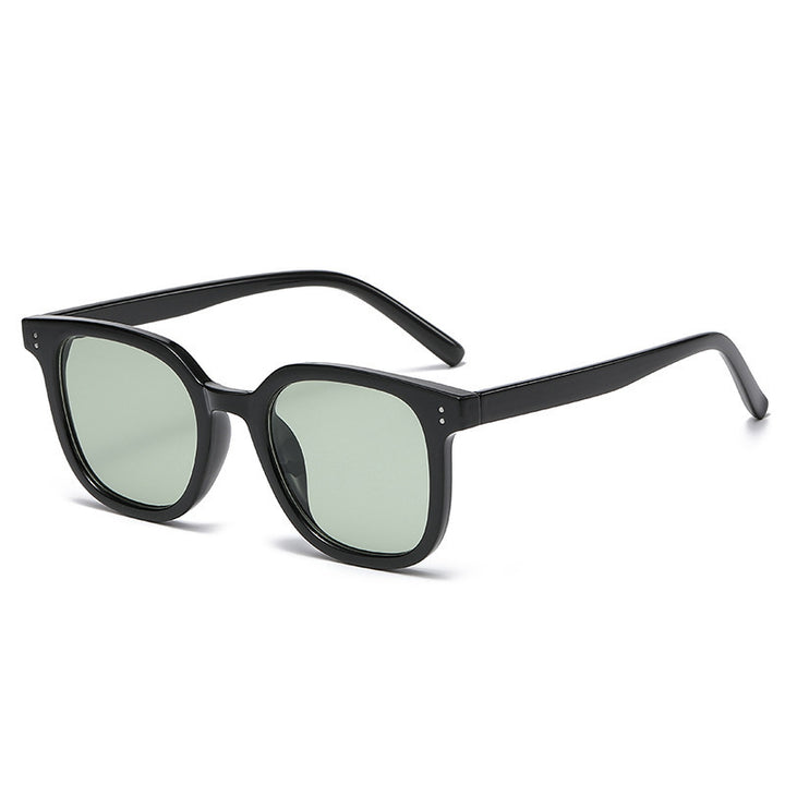 Women striking retro sunglasses with yellow-tinted lenses Bowlift