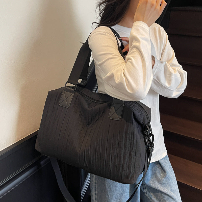 Durable sports and travel bag with ergonomic design Bowlift