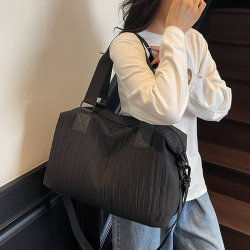 Durable sports and travel bag with ergonomic design Bowlift