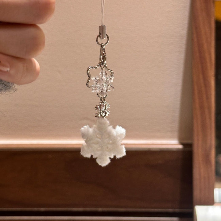 Winter-Themed Mobile Phone Charm Bowlift