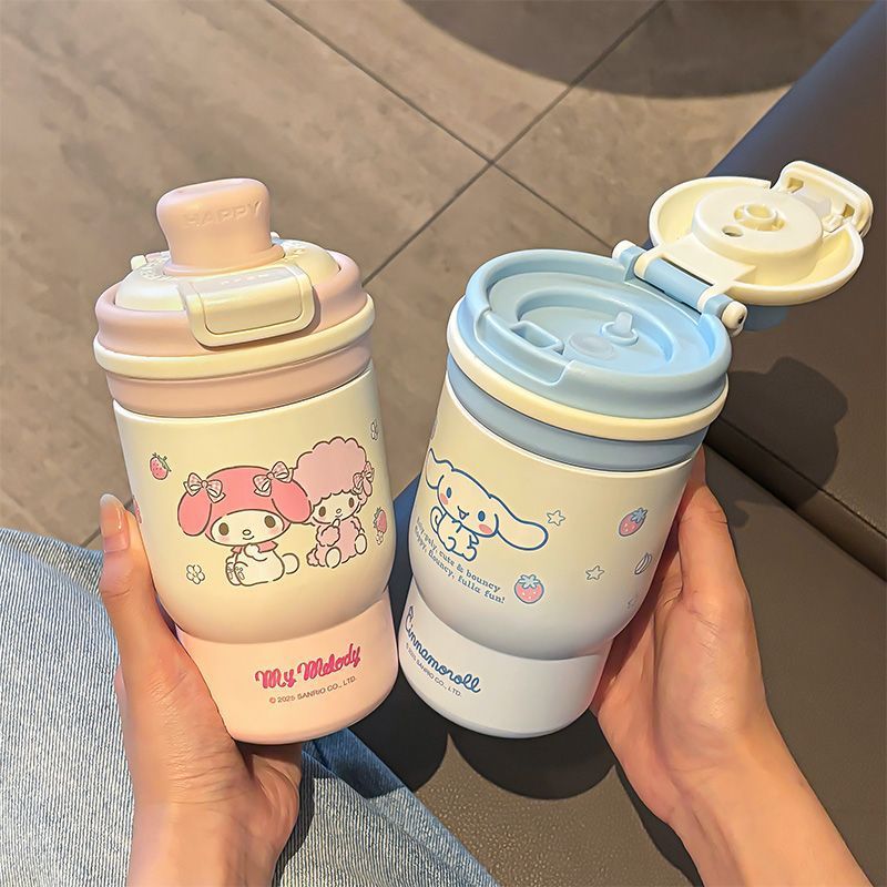 Unisex cup with interchangeable lid Bowlift