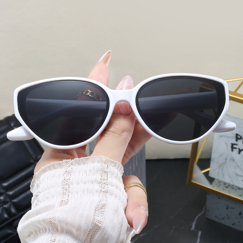 Women Cat-Eye Sunglasses with Modern Design Bowlift