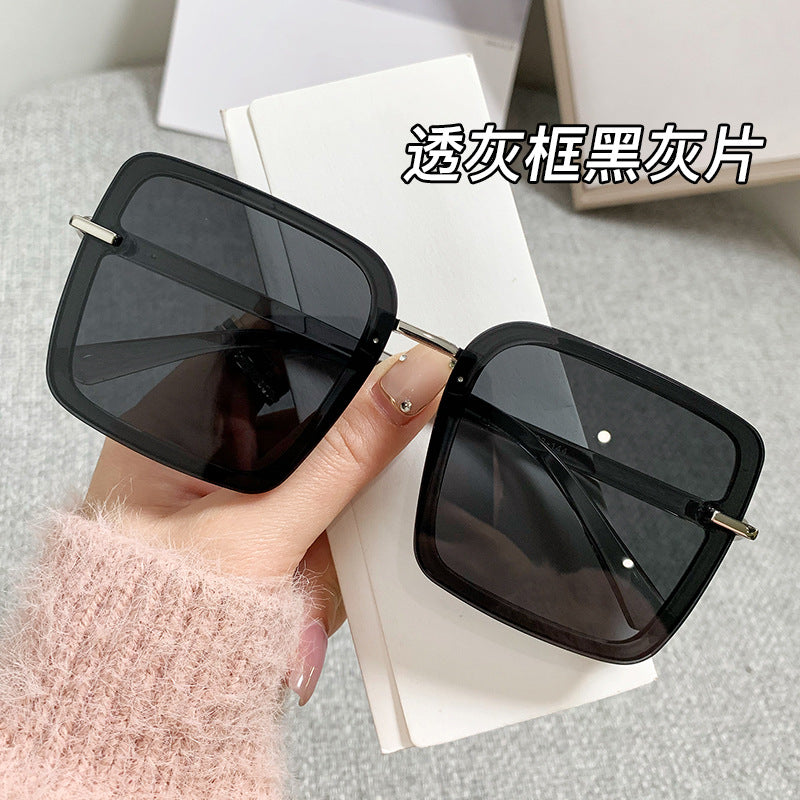 Women's trendy sunglasses in modern square design Bowlift