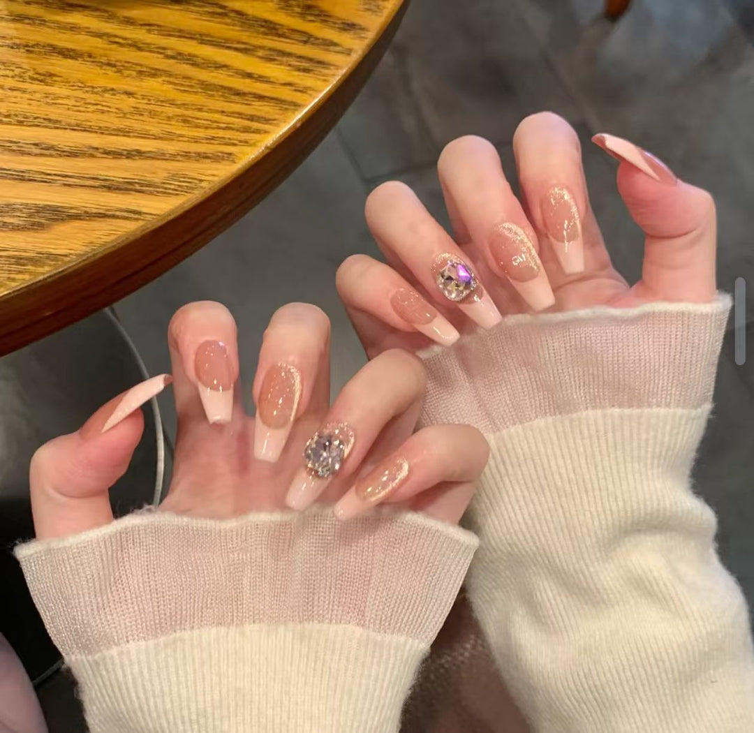 Artificial nails with glamorous design Bowlift