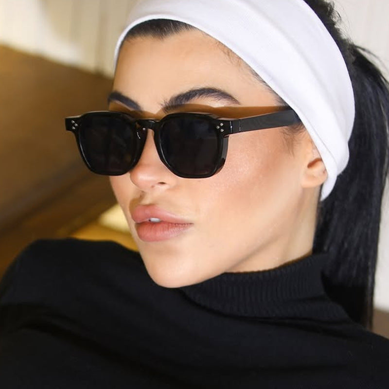 Ladies fashionable sunglasses in trendy hexagon design Bowlift