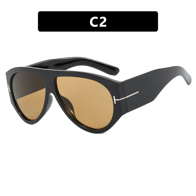 Ladies elegant sunglasses in striking design Bowlift