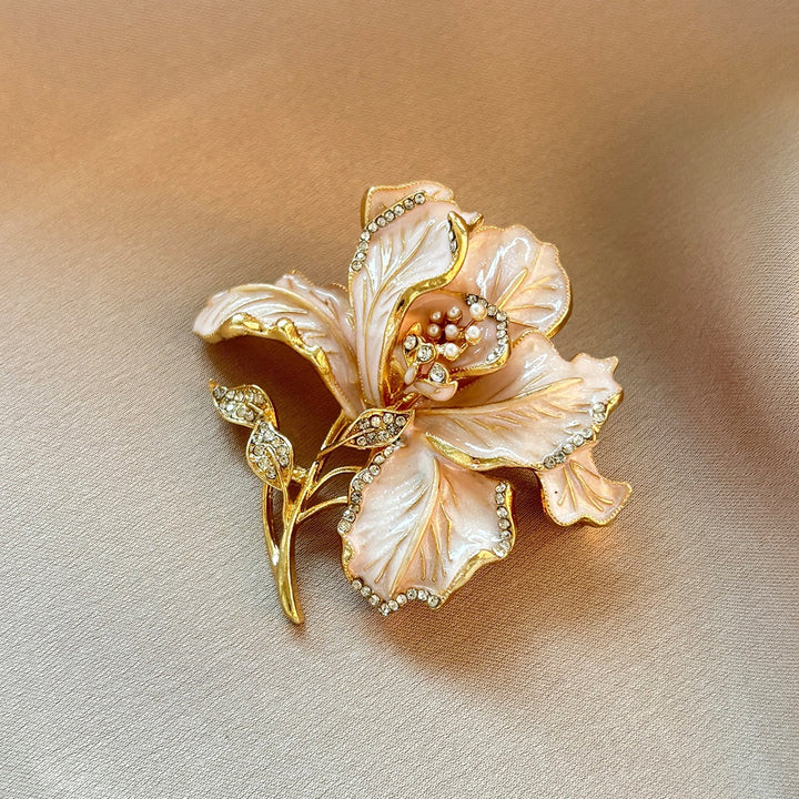 Elegant and Stylish Brooch Bowlift