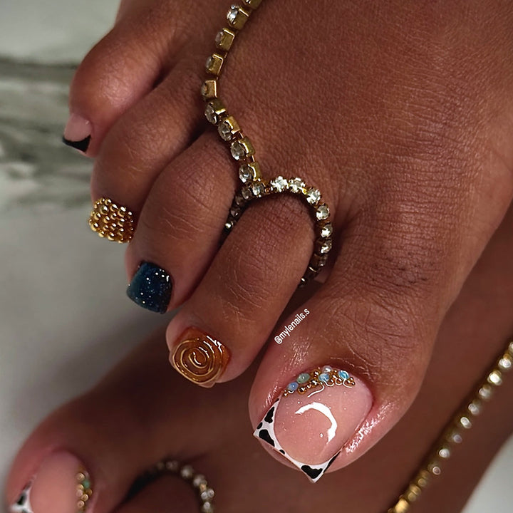 Elegant Press-On Nail Art Set with Decorative Accents Bowlift