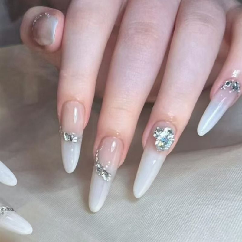 Glamorous artificial nail tips with elegant decorations Bowlift