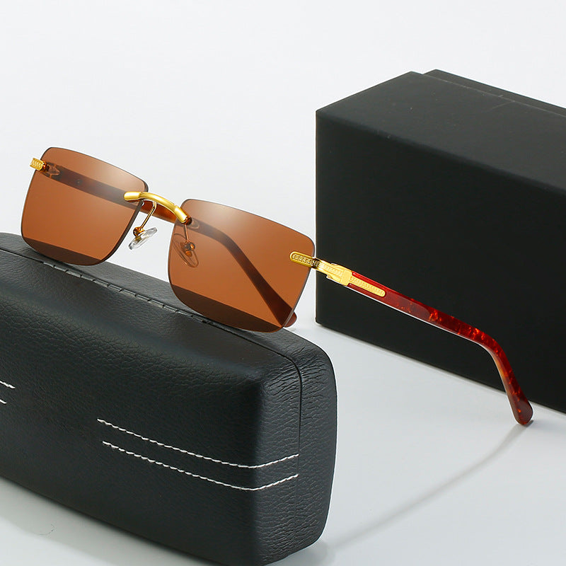 Women's fashionable sunglasses with a stylish, rectangular frame and elegant metal accents Bowlift