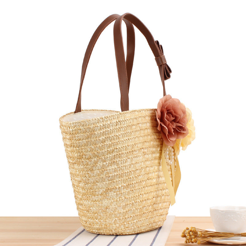 Elegant Straw Bag with Floral Decor Bowlift