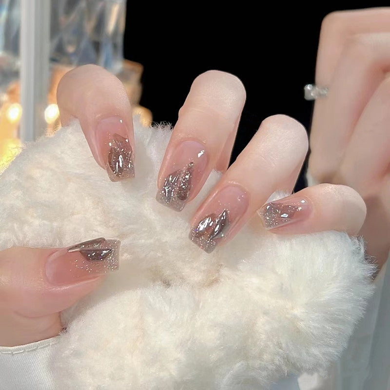 Elegant Heart Design Artificial Nails Bowlift