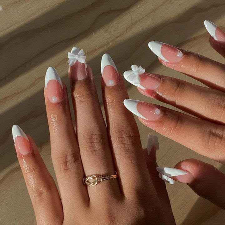 Artificial nail set with elegant 3D flowers and sparkling accents Bowlift