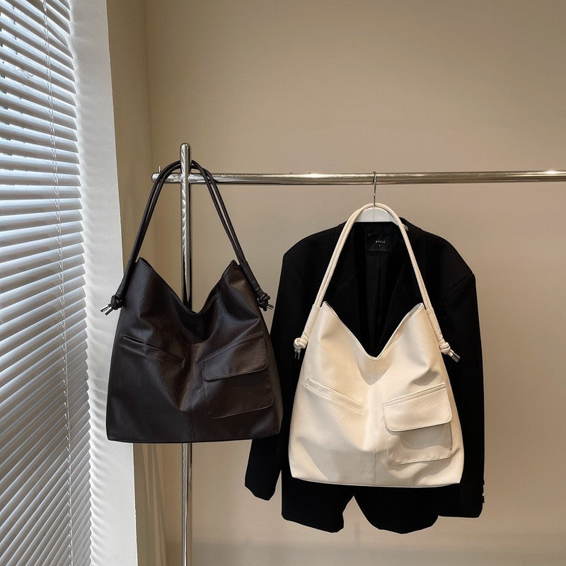 Casual tote bag with practical front pockets Bowlift