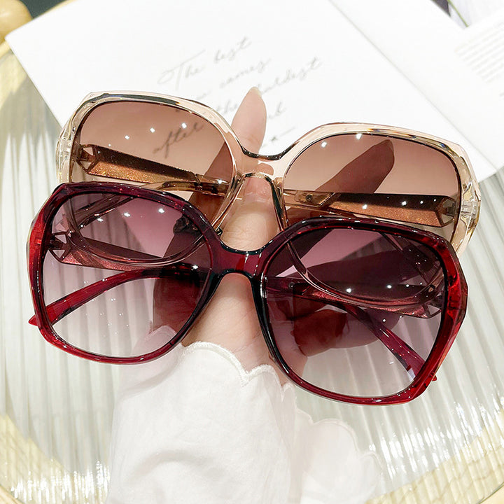 Women's oversized sunglasses in elegant butterfly design Bowlift