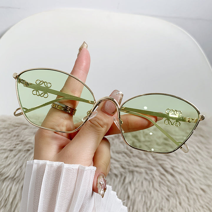 Women's fashionable Cat-Eye sunglasses with delicate metal frame Bowlift