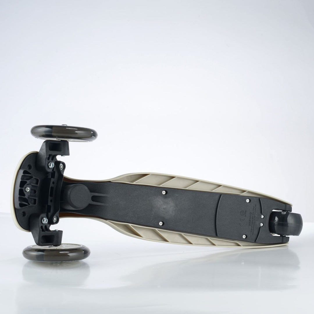 Versatile Three-Wheel Kick Scooter Bowlift