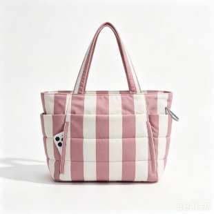Outdoor-Suitable Carrying Bag with Insulated Interior Compartment Bowlift