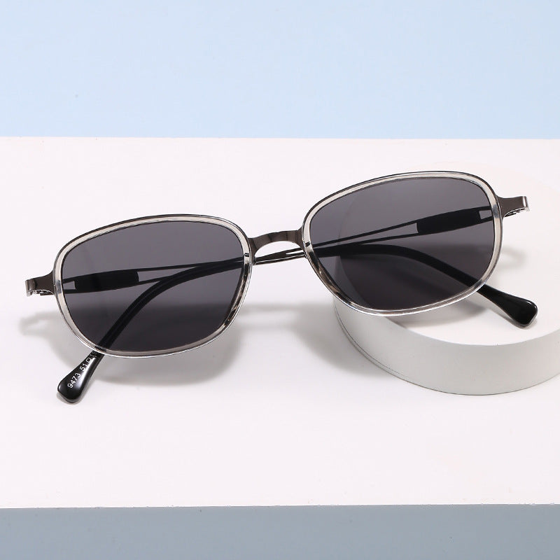 Fashionable sunglasses with square frame and slim metal frame Bowlift