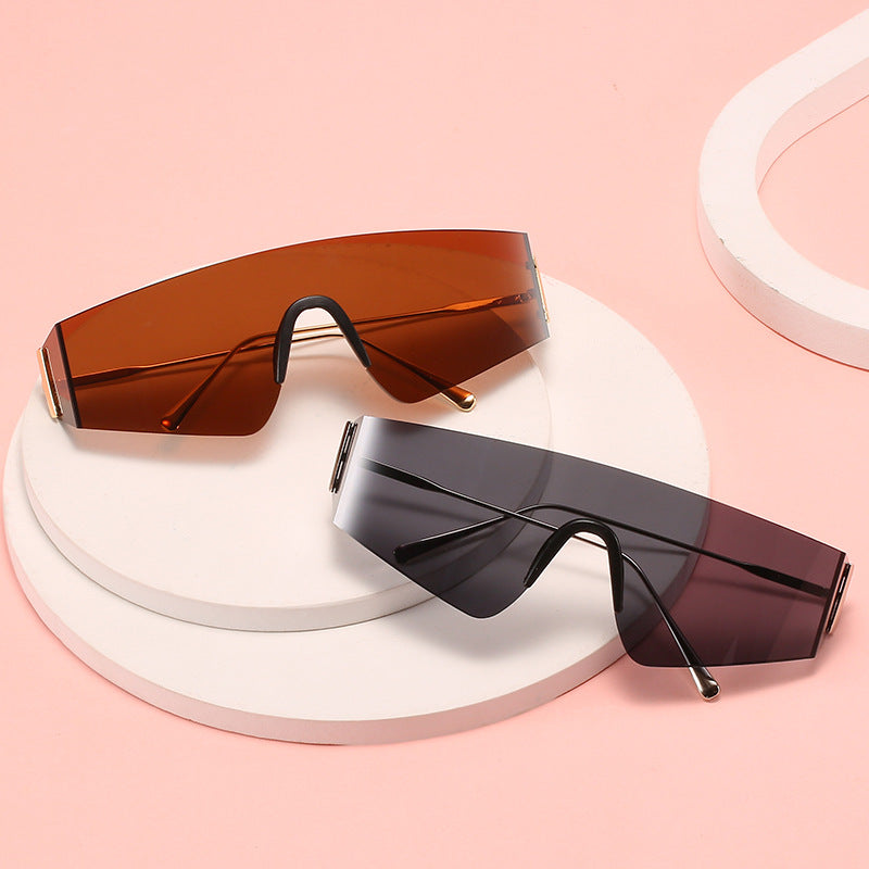 Ladies futuristic oversized sunglasses Bowlift