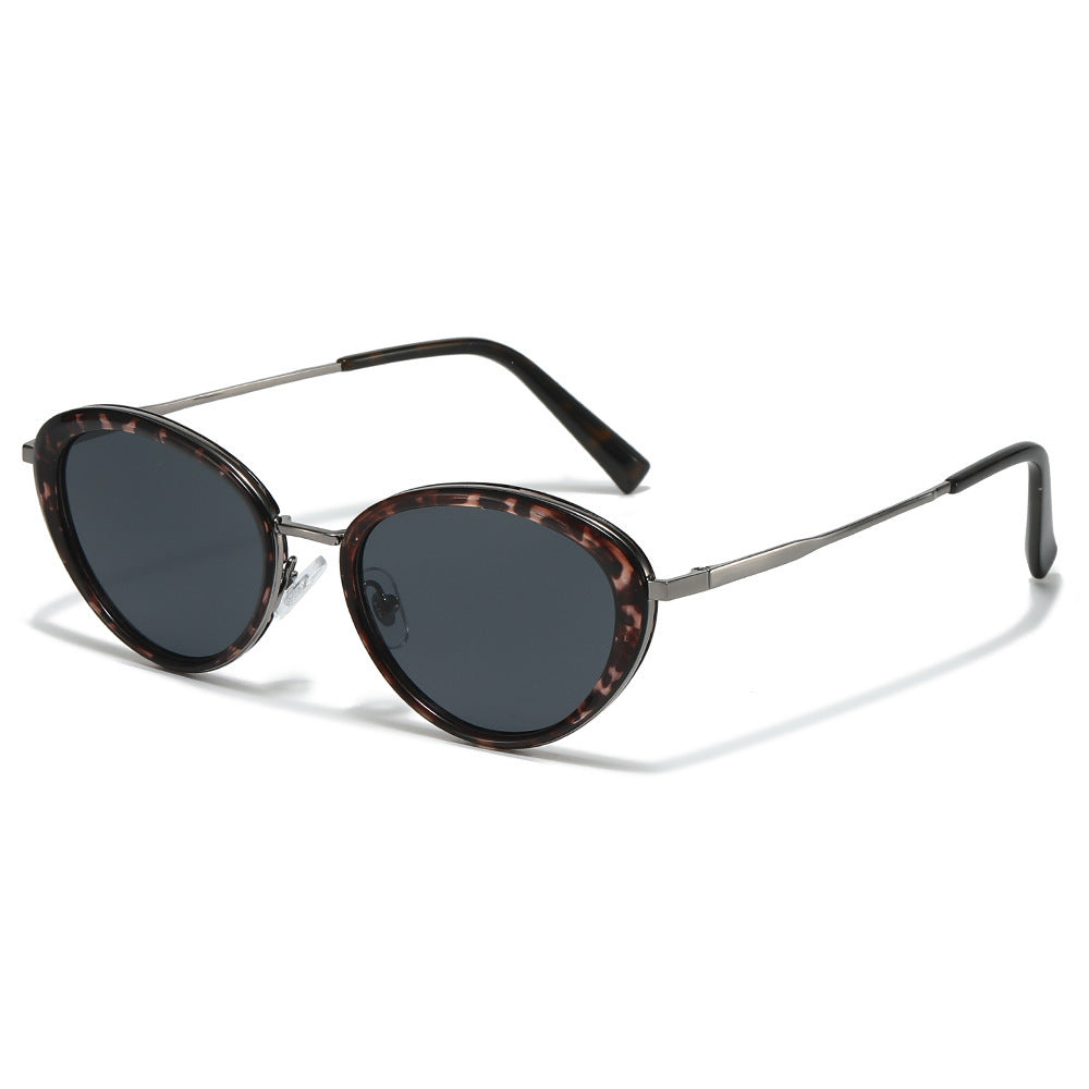 Retro-Inspired Cat-Eye Sunglasses with Tortoise Shell Accents Bowlift