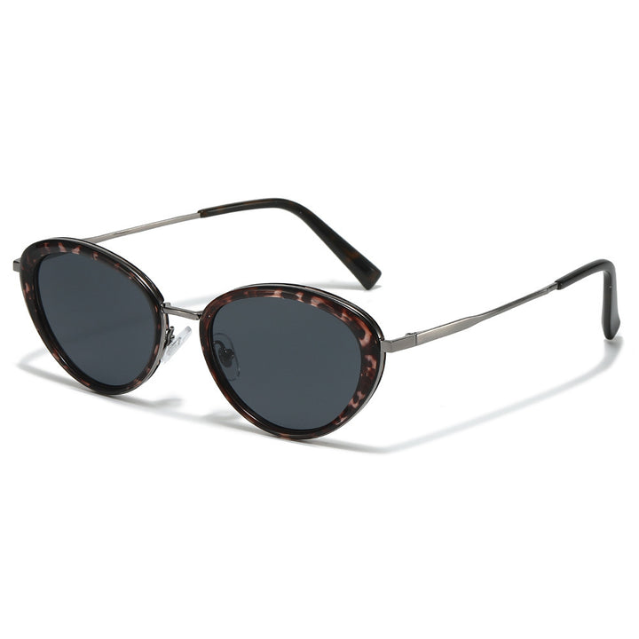 Retro-Inspired Cat-Eye Sunglasses with Tortoise Shell Accents Bowlift