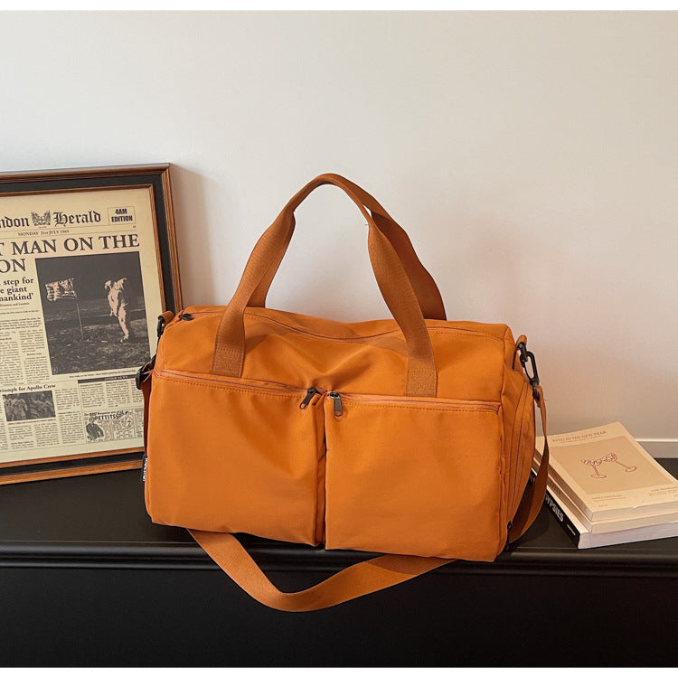 Sporty travel bag with expandable compartments Bowlift