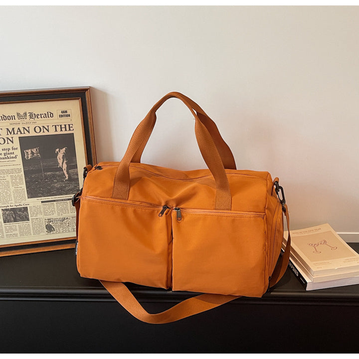 Sporty travel bag with expandable compartments Bowlift