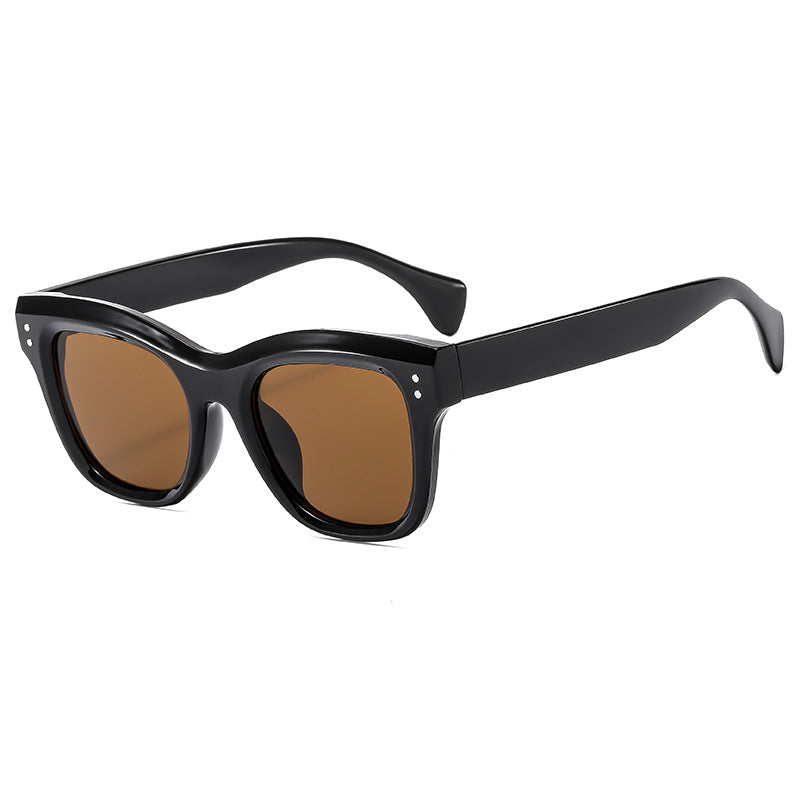 Ladies retro-inspired sunglasses with protective UV light filter Bowlift