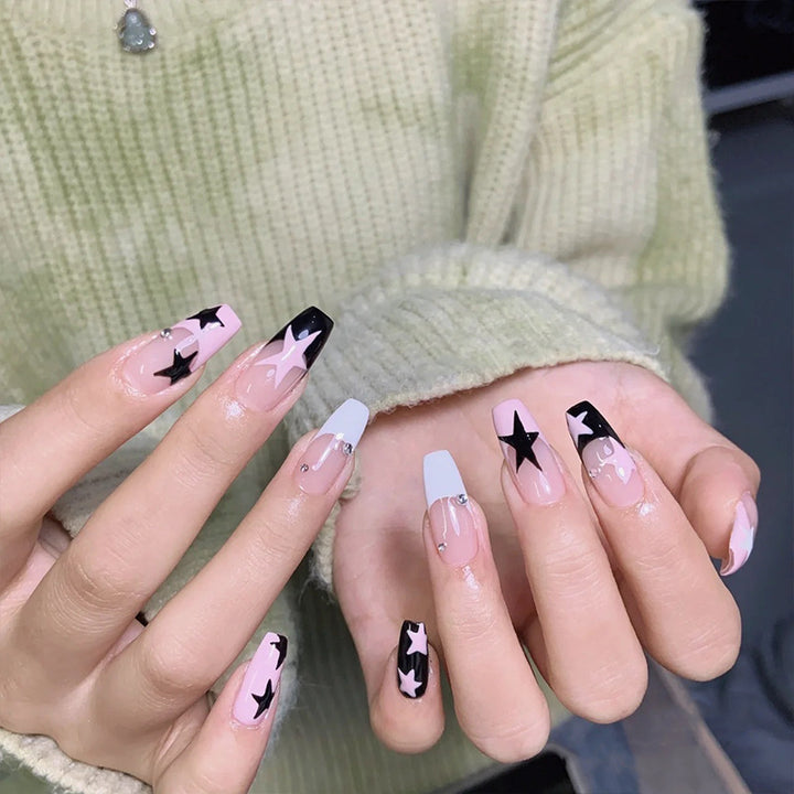 Artificial nail set with glamorous star design and sparkling accents Bowlift