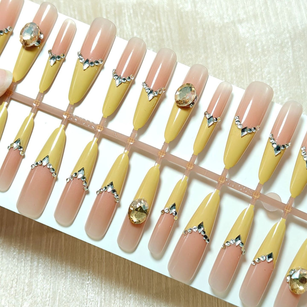 Artificial nails with elegant 3D applications and glitter Bowlift