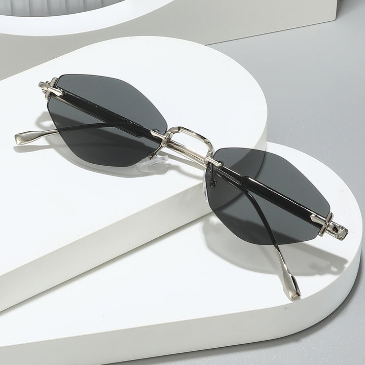 Chic Angular Cat-Eye Sunglasses Bowlift