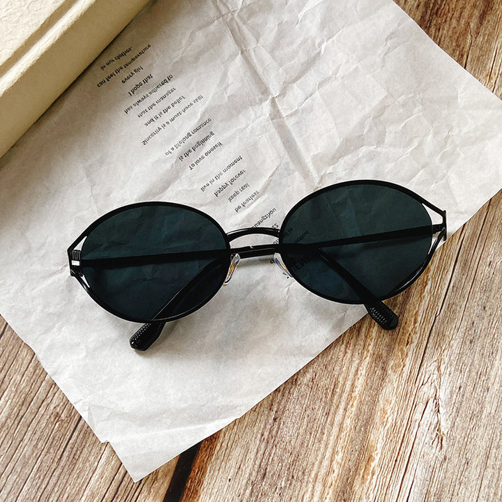 Round Sunglasses with Golden Accents Bowlift