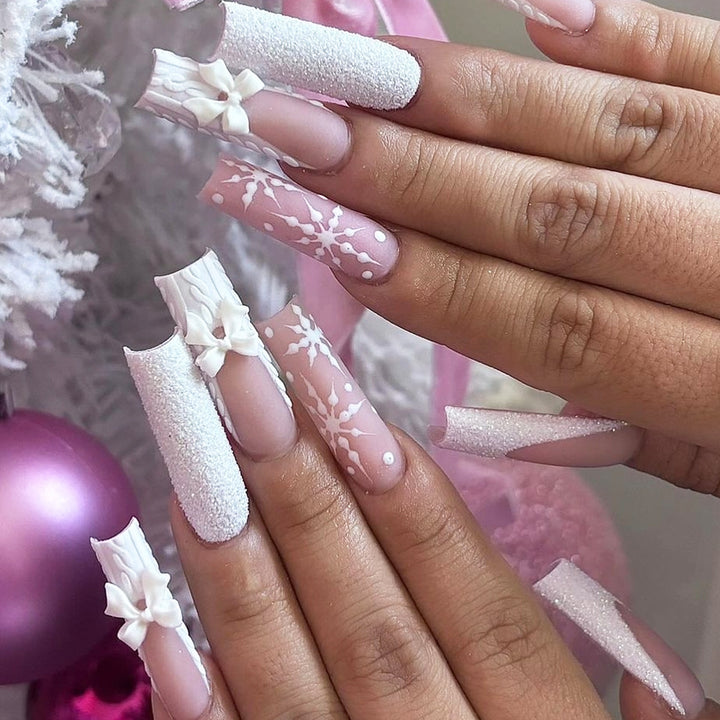 Artificial nail set with luxurious glitter and floral accents Bowlift