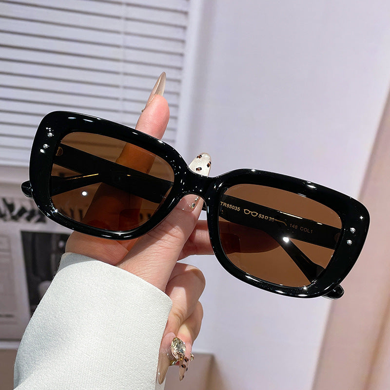Ladies stylish and elegant sunglasses Bowlift