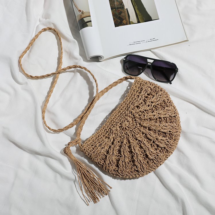 Hand-knotted shoulder bag with fringes Bowlift