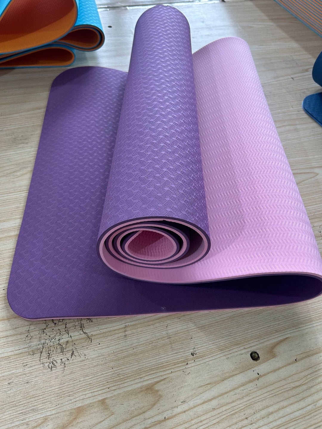 Non-slip fitness yoga mat with double cushioning Bowlift