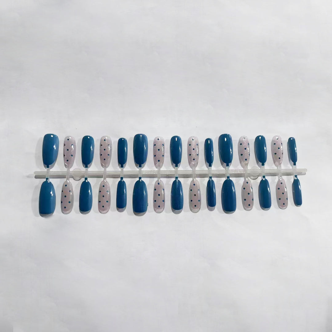 Elegant Press-On Nail Art Set with Jewel Accents Bowlift