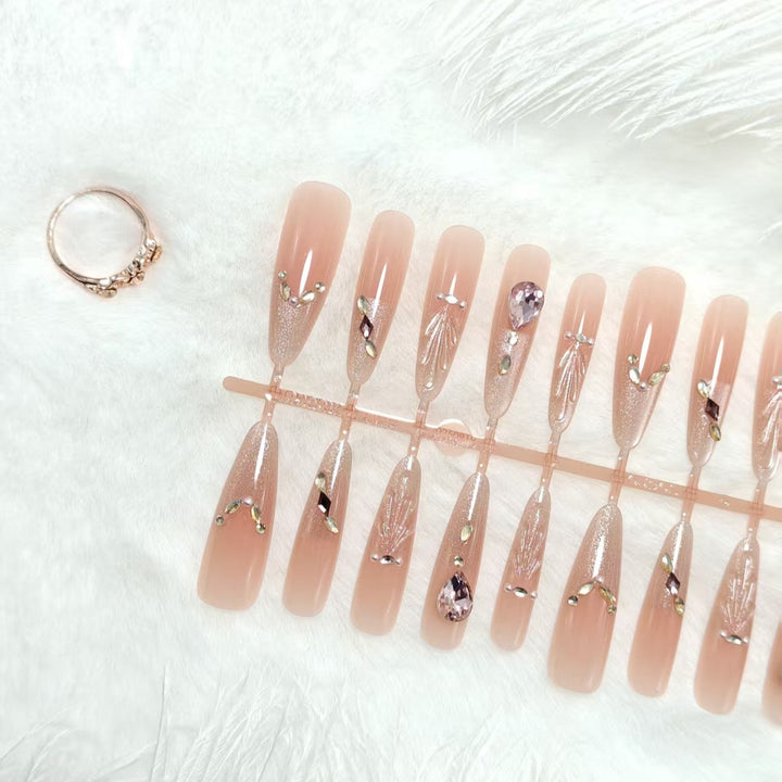 Artificial nails with luxurious decoration Bowlift