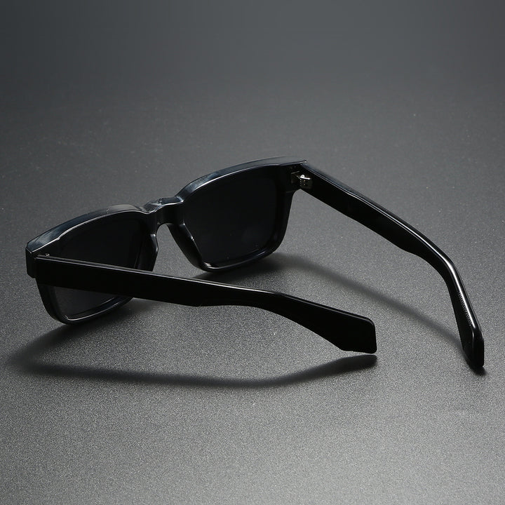 Women's square sunglasses with distinctive tortoiseshell pattern Bowlift