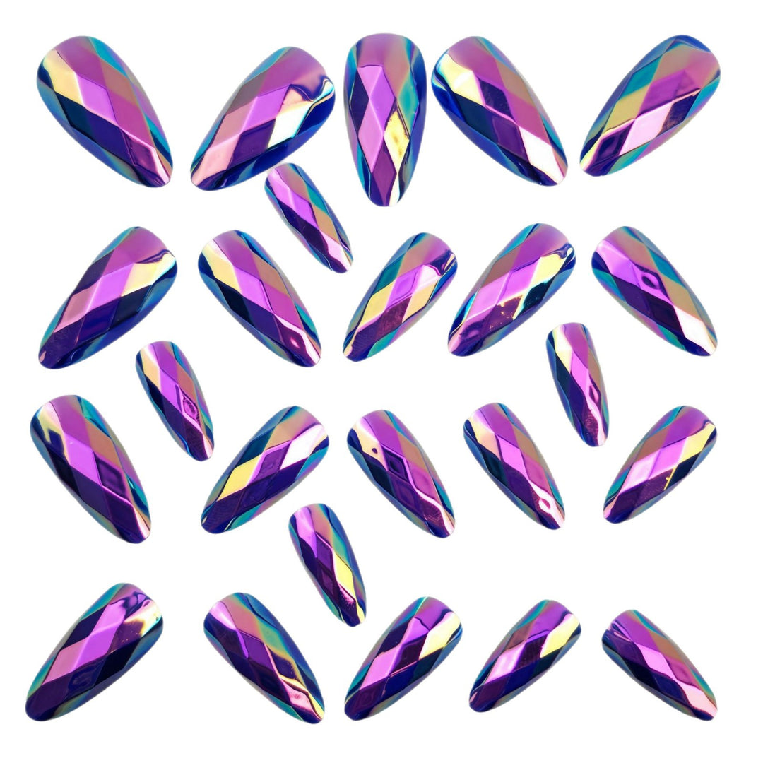 Artificial nails in elegant crystal design Bowlift